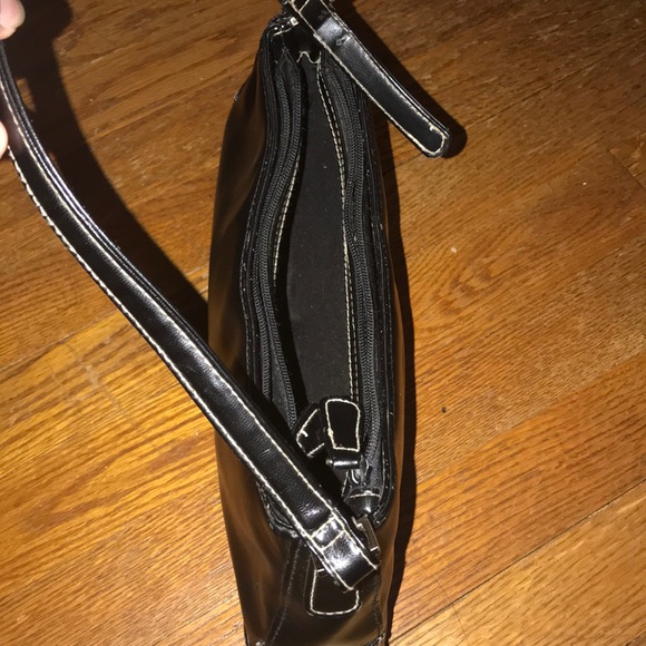 Liz Claiborne Black Leather Shoulder Bag - Picture 4 of 8